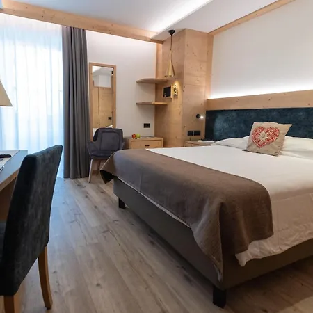 Alexander Hotel Alpine Wellness Dolomites Molveno Exterior foto