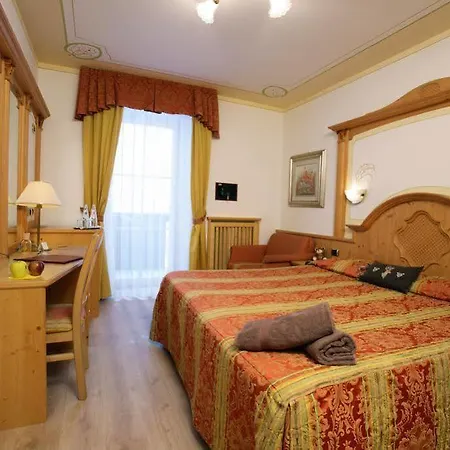 Alexander Hotel Alpine Wellness Dolomites Molveno Exterior foto